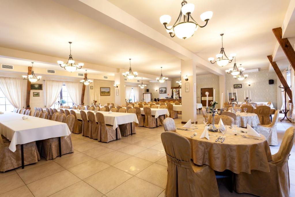 Hotel Folwark Згеж Экстерьер фото