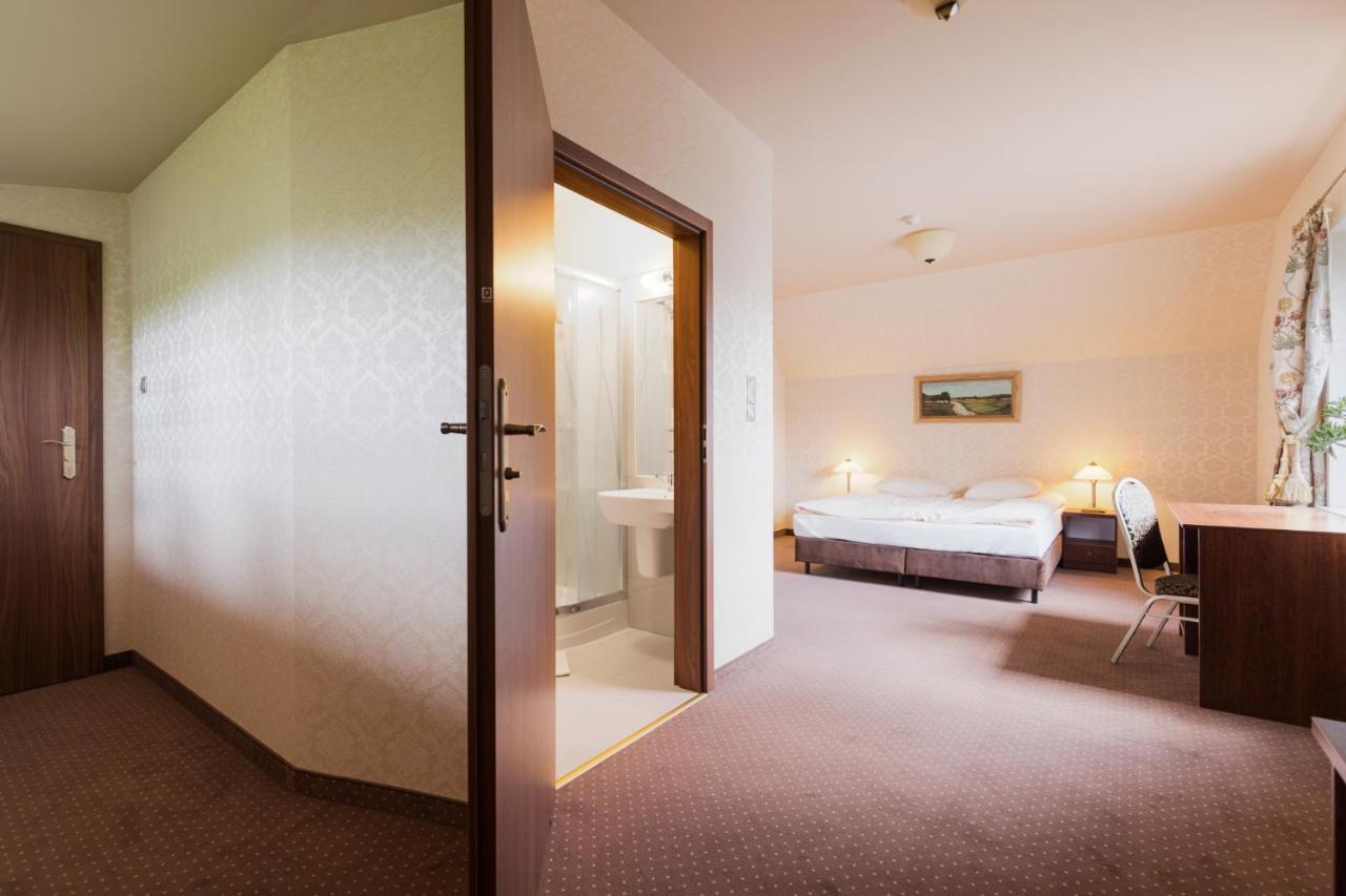 Hotel Folwark Згеж Экстерьер фото